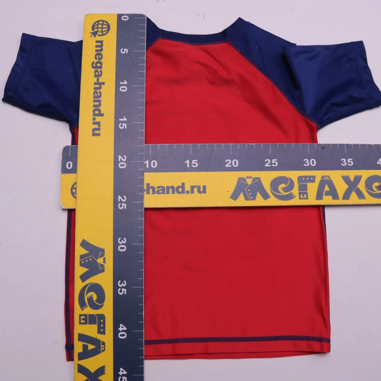 Красный рашгард Old Navy с принтом Marvel, размер 110 см (5 лет)
